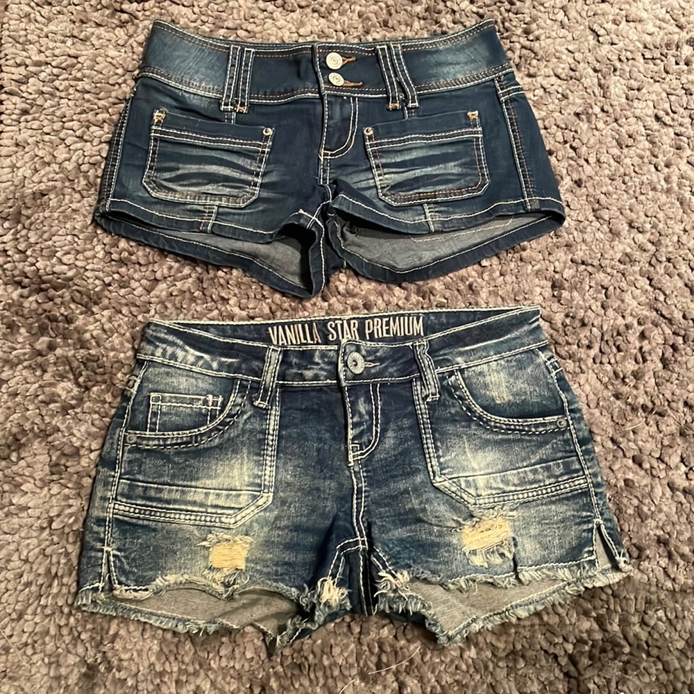 2 pairs of shorts